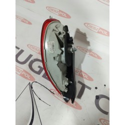 LAMPA TYLNA PRAWA W KLAPĘ PEUGEOT PEUGEOT 2008 JAK NOWA ORYGINAŁ 9678074580