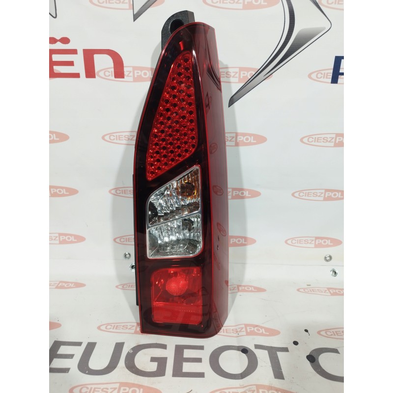 LAMPA TYLNA PRAWA PEUGEOT PARTNER III BERLINGO JAK NOWA ORYGINAŁ9680545180 LAMPA TYLNA PRAWA PEUGEOT PARTNER III BERLINGO JAK NOWA ORYGINAŁ9680545180