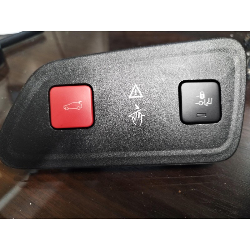 PANEL PRZEŁĄCZNIK KLAPY TYŁ PEUGEOT 3008 II ORYGINAŁ JAK NOWY 9816034477