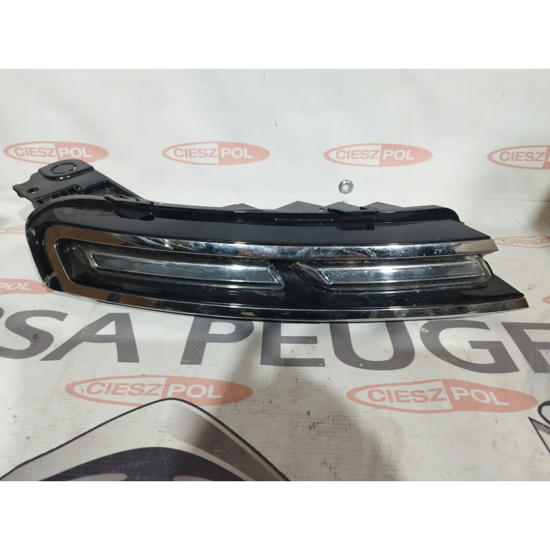 LAMPA PRAWY PRZÓD LED DRL CITROEN C5 AIRCROSS ORYGINAŁ 9818005080 LAMPA PRAWY PRZÓD LED DRL CITROEN C5 AIRCROSS ORYGINAŁ 9818005080